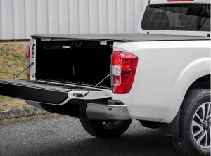Nissan-Navara-NP300-2015-mousamas